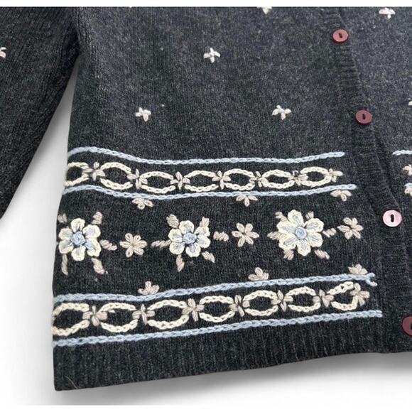 Vintage 100% Wool Woman’s Grey Button Up Cardigan Sweater Floral Embroidered XL - Picture 4 of 7